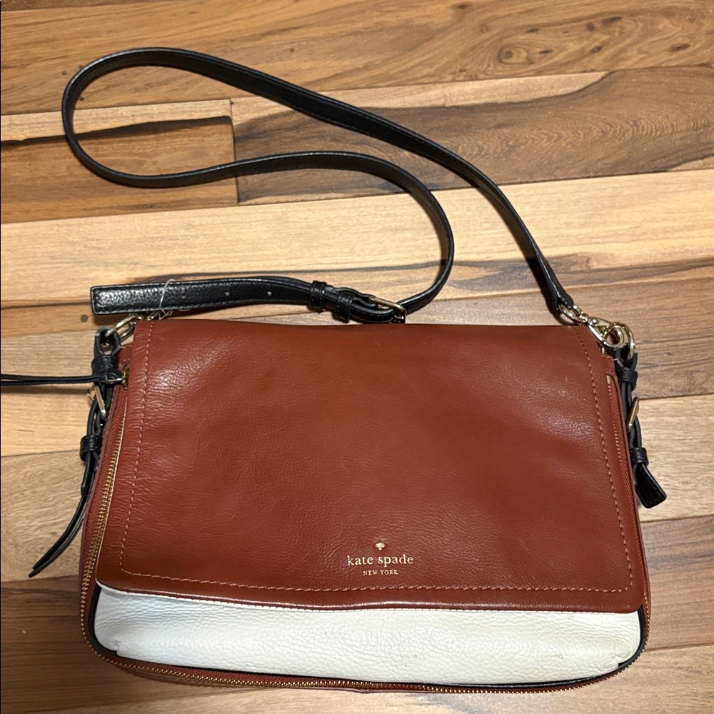 Kate Spade Color Block Pebble
Leather bag